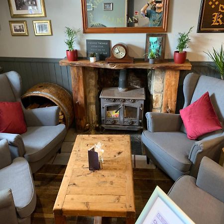 The Bruce Inn B&B Falkland Extérieur photo